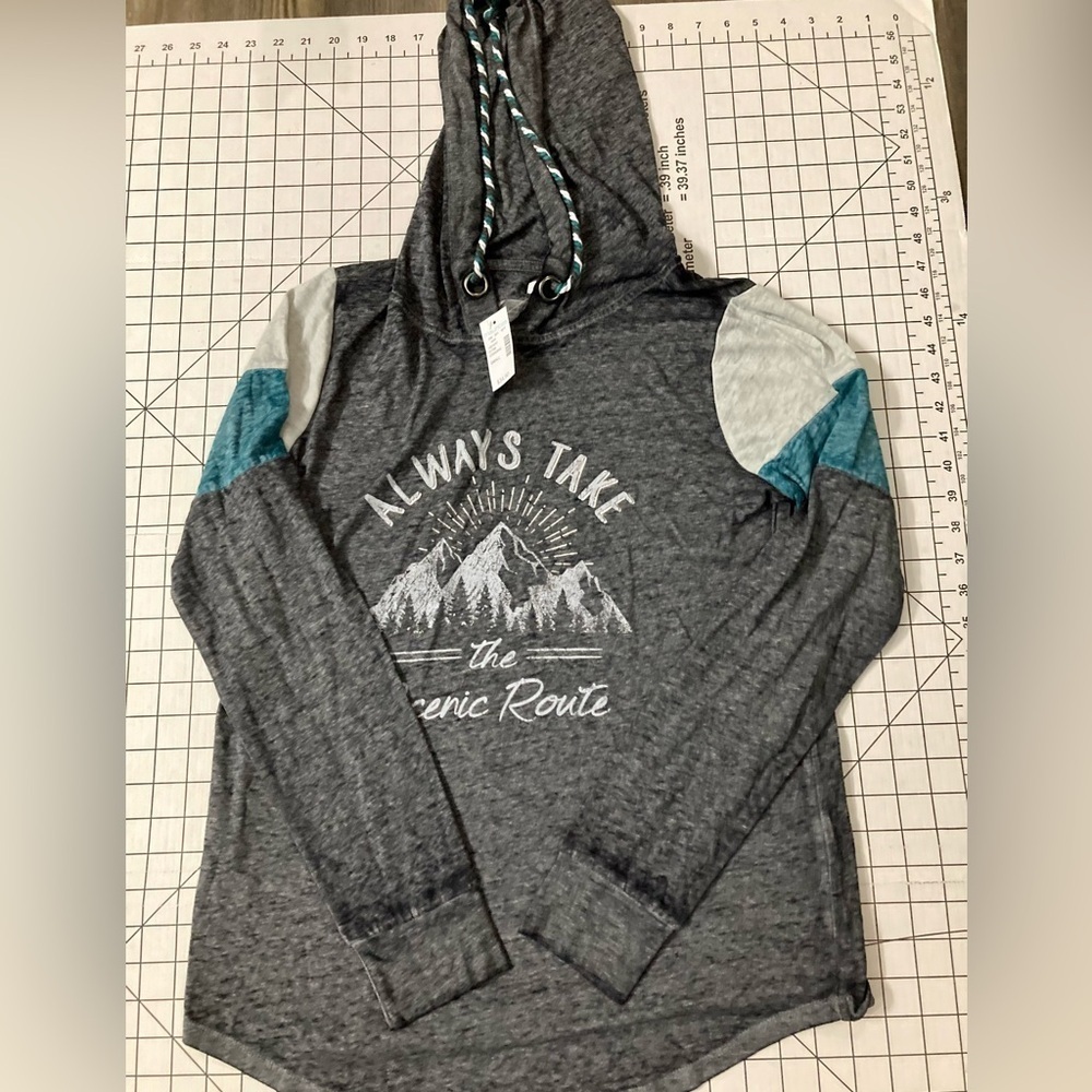 NWT Maurice’s Women’s Small Grey Scenic Route Hoodie
